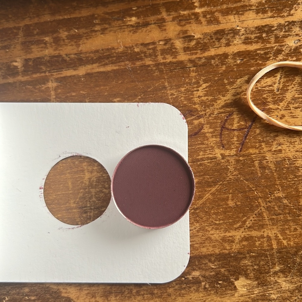 MAC refill eyeshadow. Deep Damson - Picture 3 of 4